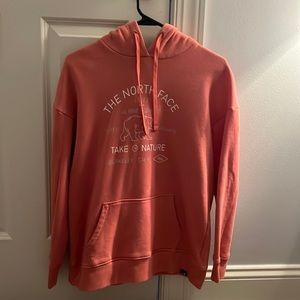 I do not use anymore a warm north face sweatshirt in a coral color